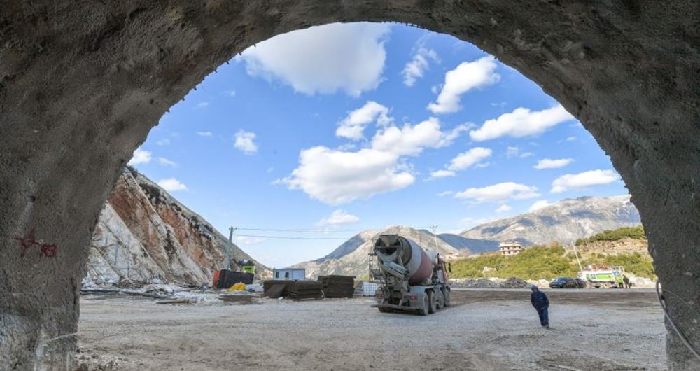 52 per qind e fondeve per rruget ne 2023 do shkojne per Tunelin e Llogarase